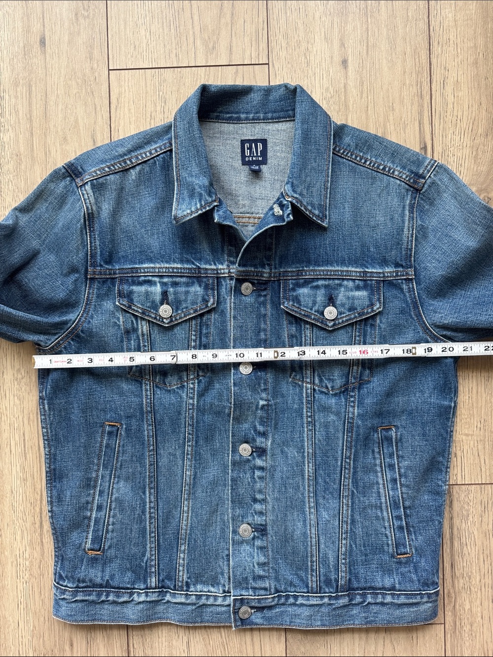 Gap Denim Jacket Men’s Medium Blue Trucker Jean Jacket Button Front Long Sleeve - Picture 4 of 10